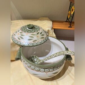Temptations by tara Old World - soup tureen serving bowl with lid and spoon